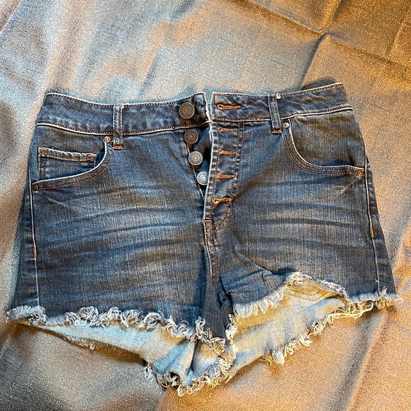 REFUGE Jean shorts - Picture 1 of 3